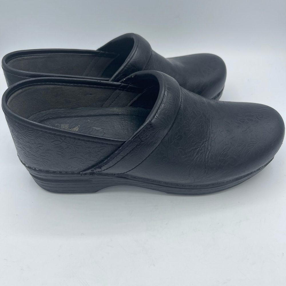 Dansko Black floral Embossed Clogs Womens Size 41 (10.5-11) Leather Tooled